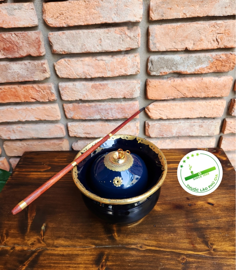 Điếu bát Chivas men xanh bọc đồng